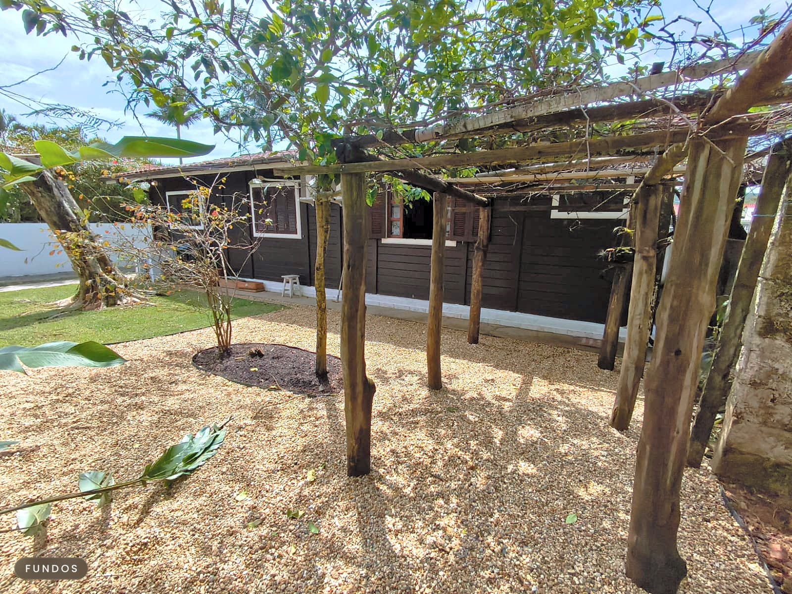 Quintal nos fundos
